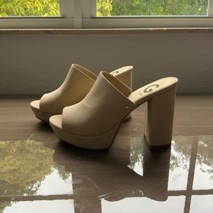 Guess Women platform sandals 7M